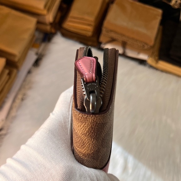 Brand New Without Tag Coach Long Wallet In Pink And Brown Color - Picture 15 of 16